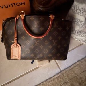 Louis Vuitton shoulder bag